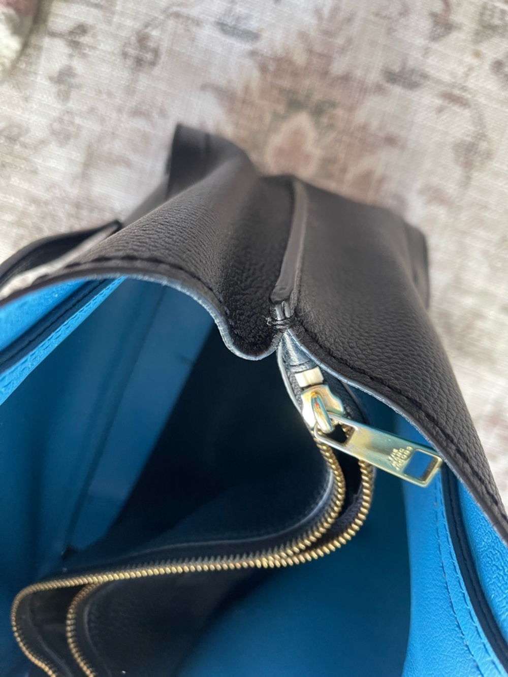 Marc Jacobs Editor Black Pebbled Leather Shoulder Hobo Tote - Picture 13 of 16